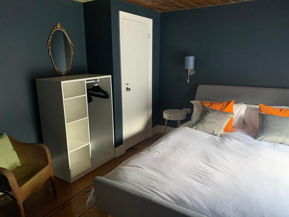 Min-Y-Fford Sleeps 6 Plus Pet Newport  Bagian luar foto