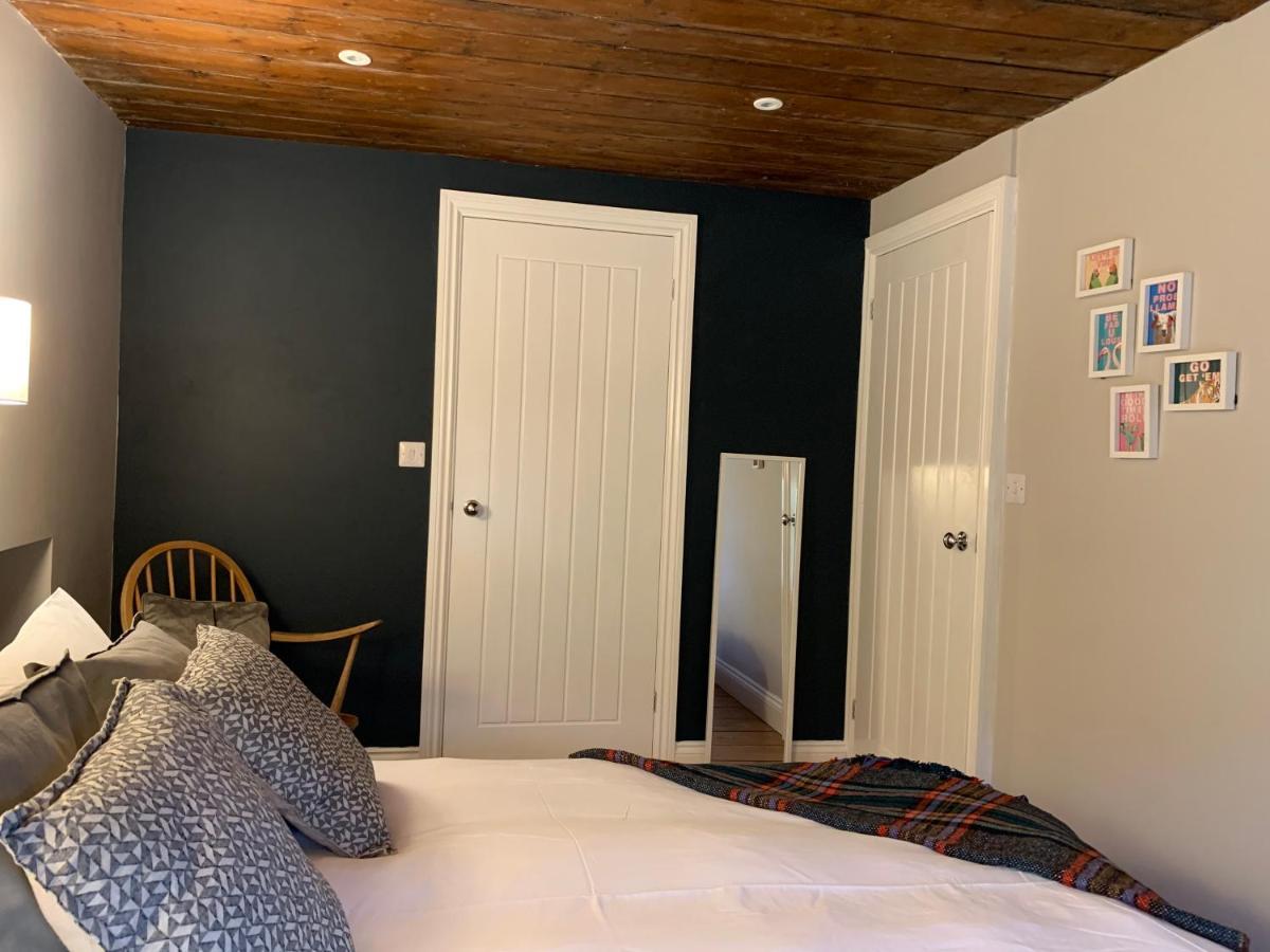 Min-Y-Fford Sleeps 6 Plus Pet Newport  Bagian luar foto