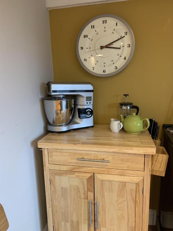 Min-Y-Fford Sleeps 6 Plus Pet Newport  Bagian luar foto
