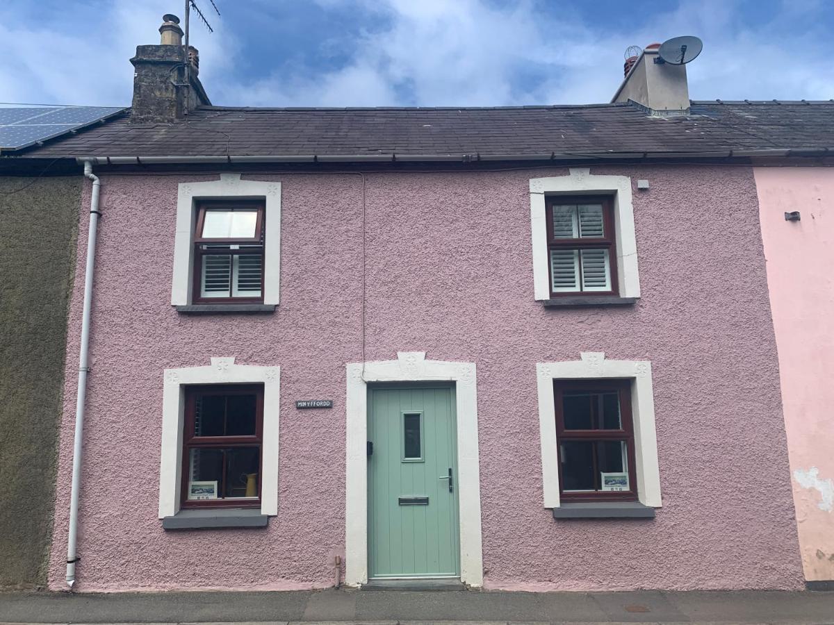 Min-Y-Fford Sleeps 6 Plus Pet Newport  Bagian luar foto